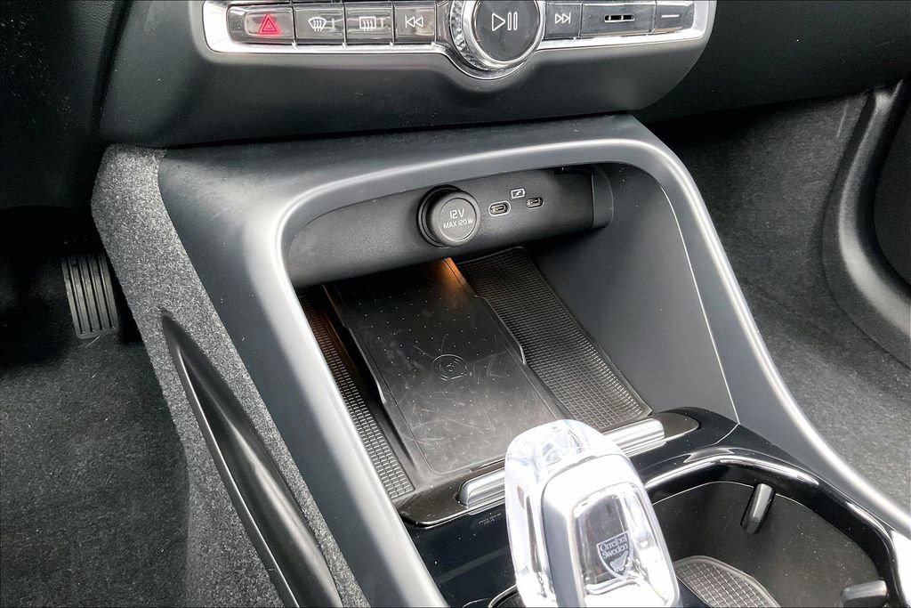 Certified 2024 Volvo XC40 B5 Plus w/ Climate Package image 16