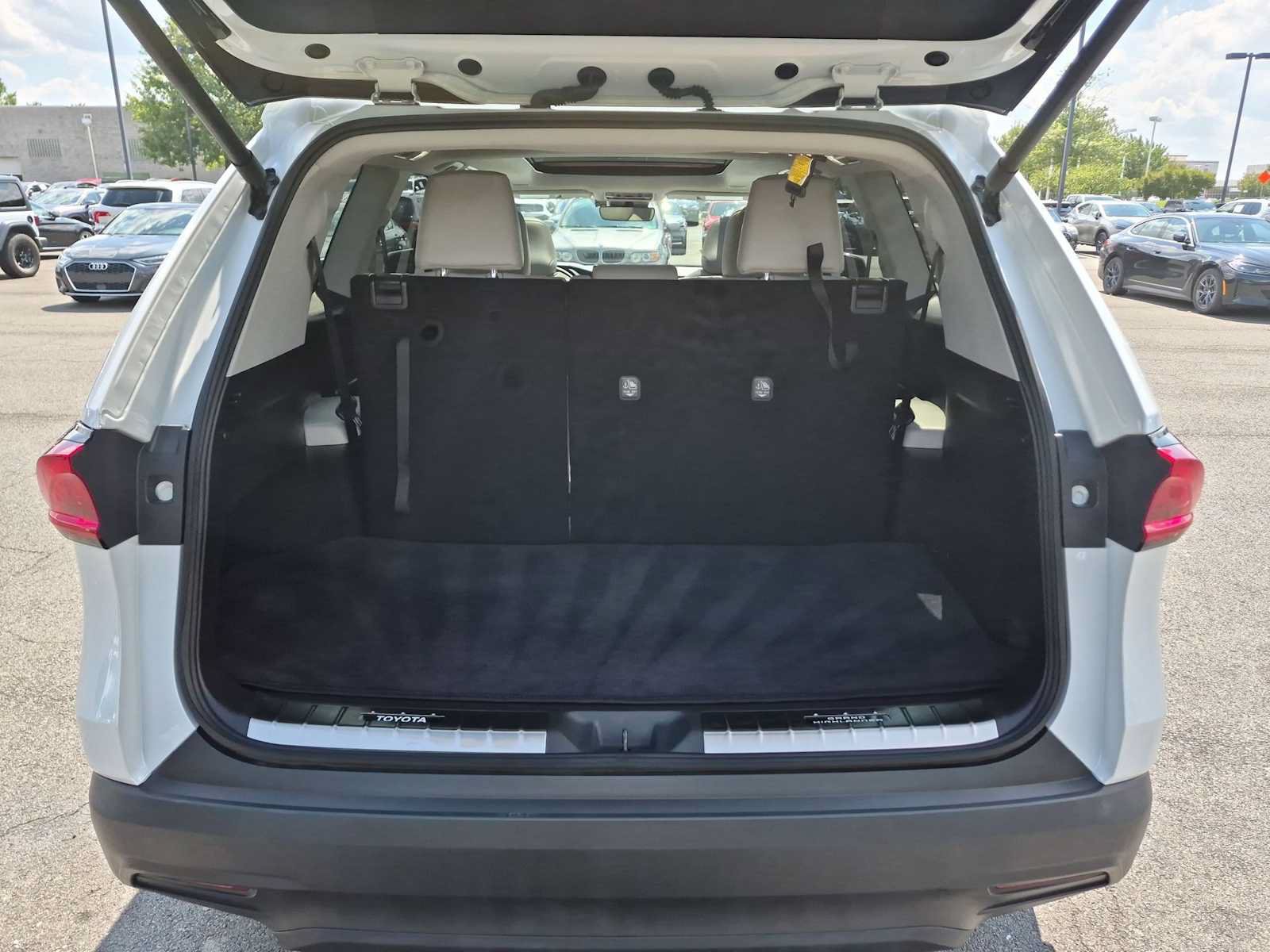 Used 2025 Toyota Grand Highlander AWD image 35