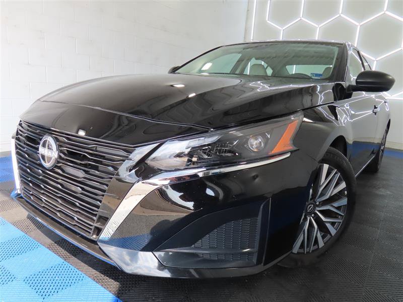 Used 2025 Nissan Altima 2.5 SV FWD image 1