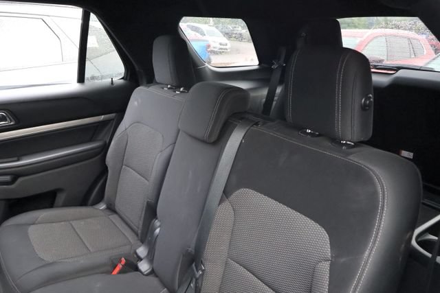 Used 2018 Ford Explorer XLT w/ Equipment Group 201A AWD/4WD image 8