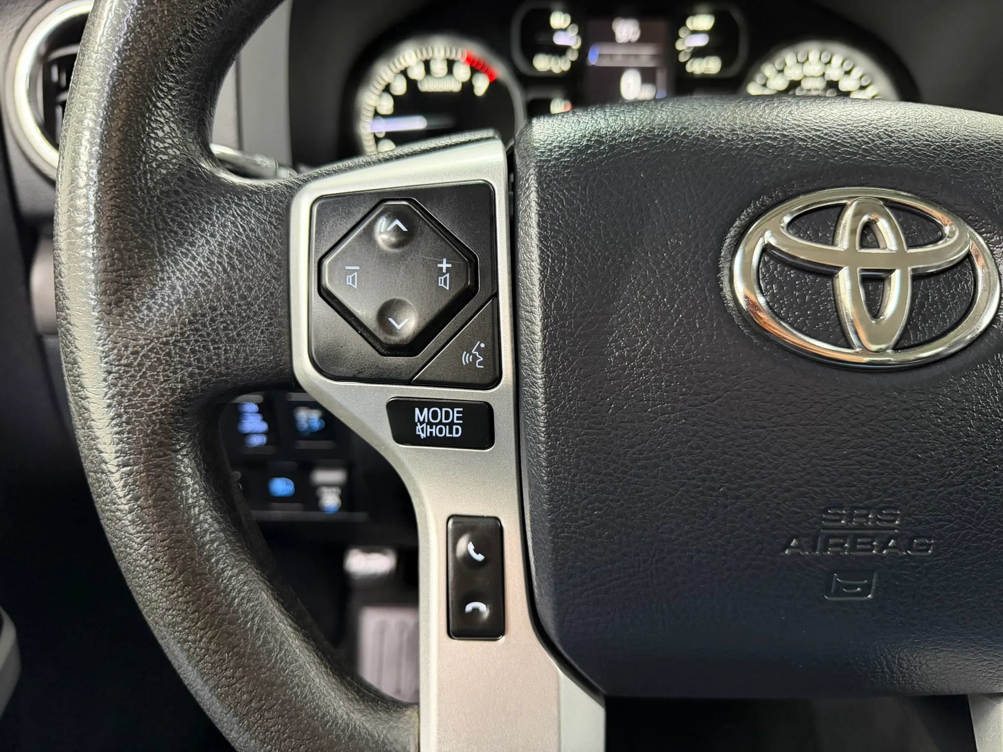 Used 2020 Toyota Tundra SR5 w/ TRD Off-Road Package AWD/4WD image 28