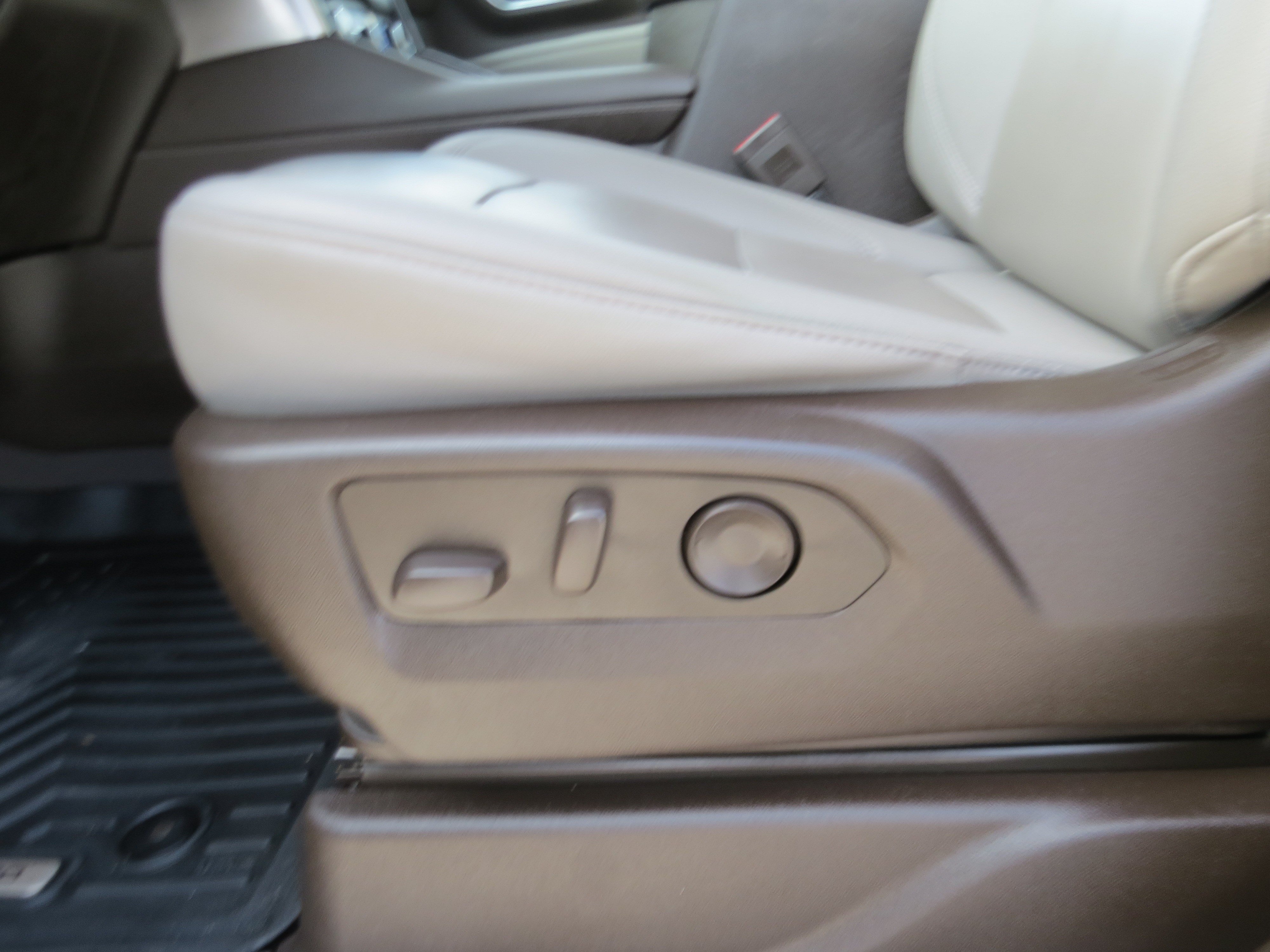 Used 2024 Chevrolet Suburban Z71 w/ Luxury Package AWD/4WD image 14