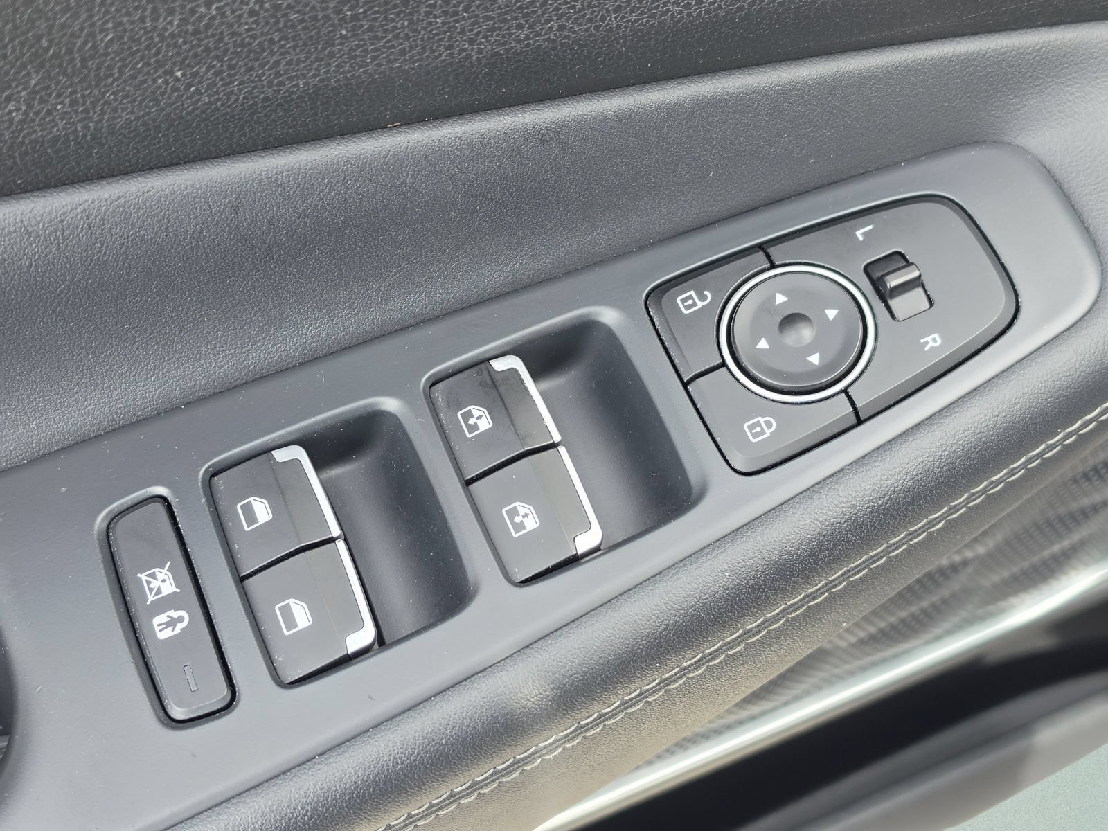 Used 2020 Hyundai Santa Fe Limited FWD image 21
