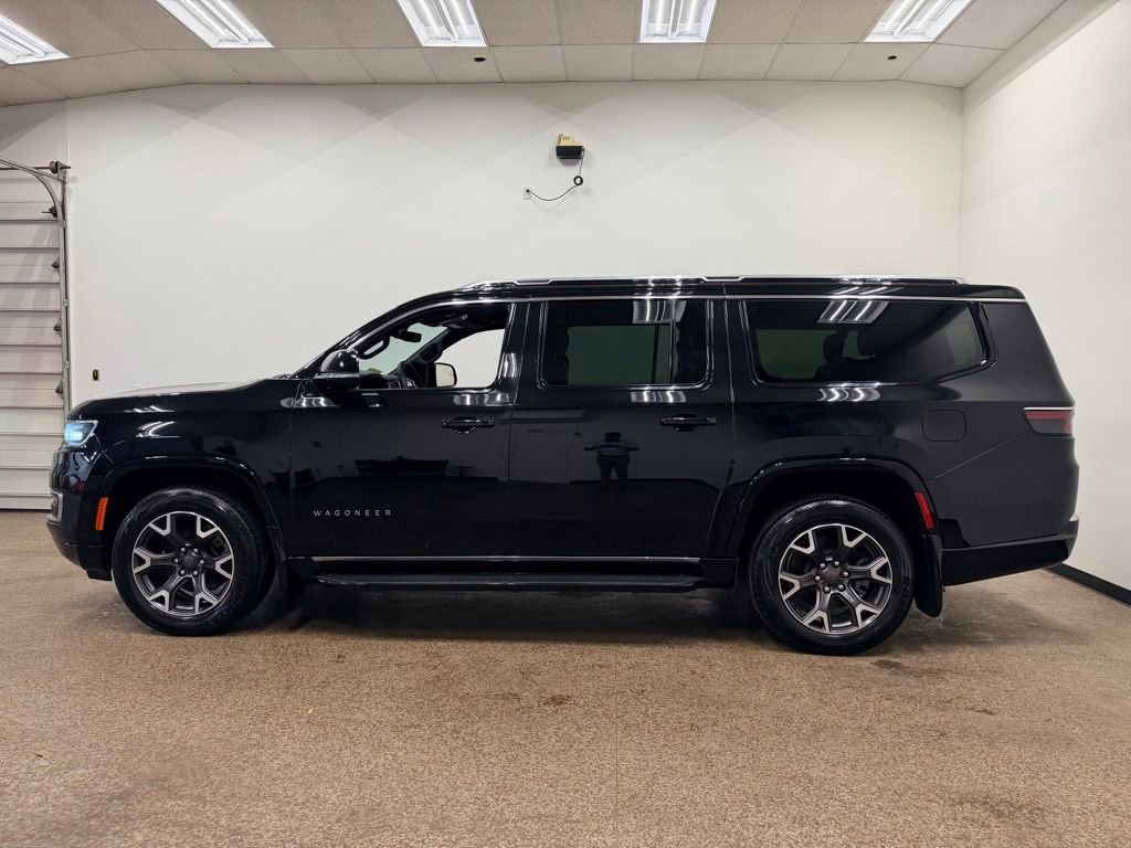 Used 2023 Jeep Wagoneer L Series III w/ Flexible Seating Group AWD/4WD image 2
