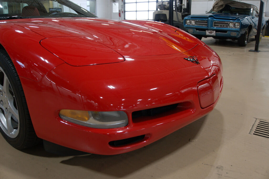 Used 2000 Chevrolet Corvette Coupe w/ Roof Pkg RWD image 10