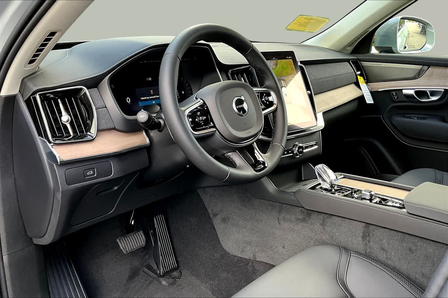 New 2026 Volvo XC90 B6 Plus w/ Protection Package Premier AWD/4WD image 9