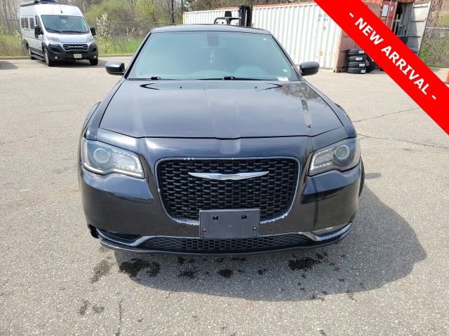 Used 2019 Chrysler 300 S image 8