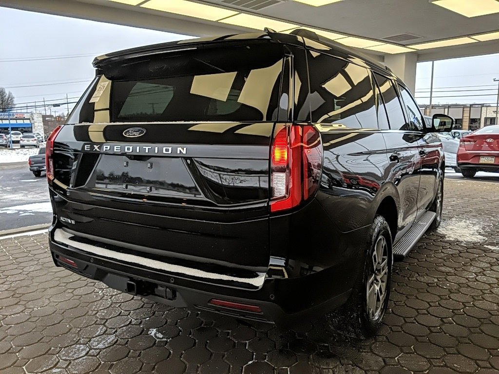 Certified 2025 Ford Expedition Active image 5