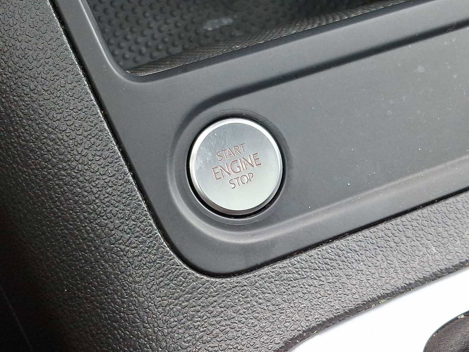 Used 2016 Volkswagen Tiguan SE image 23