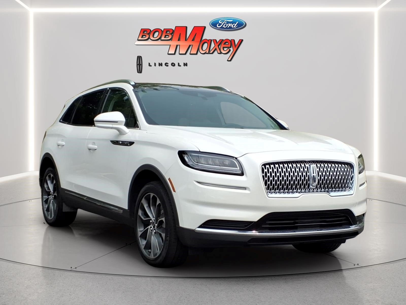 Used 2021 Lincoln Nautilus Reserve AWD/4WD image 3