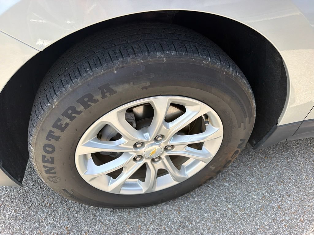 Used 2020 Chevrolet Equinox LS FWD image 16