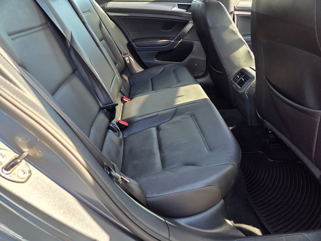 Used 2015 Volkswagen Golf S FWD image 18