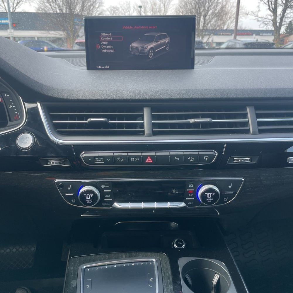 Used 2017 Audi Q7 3.0T Premium Plus w/ Premium Plus Package image 11