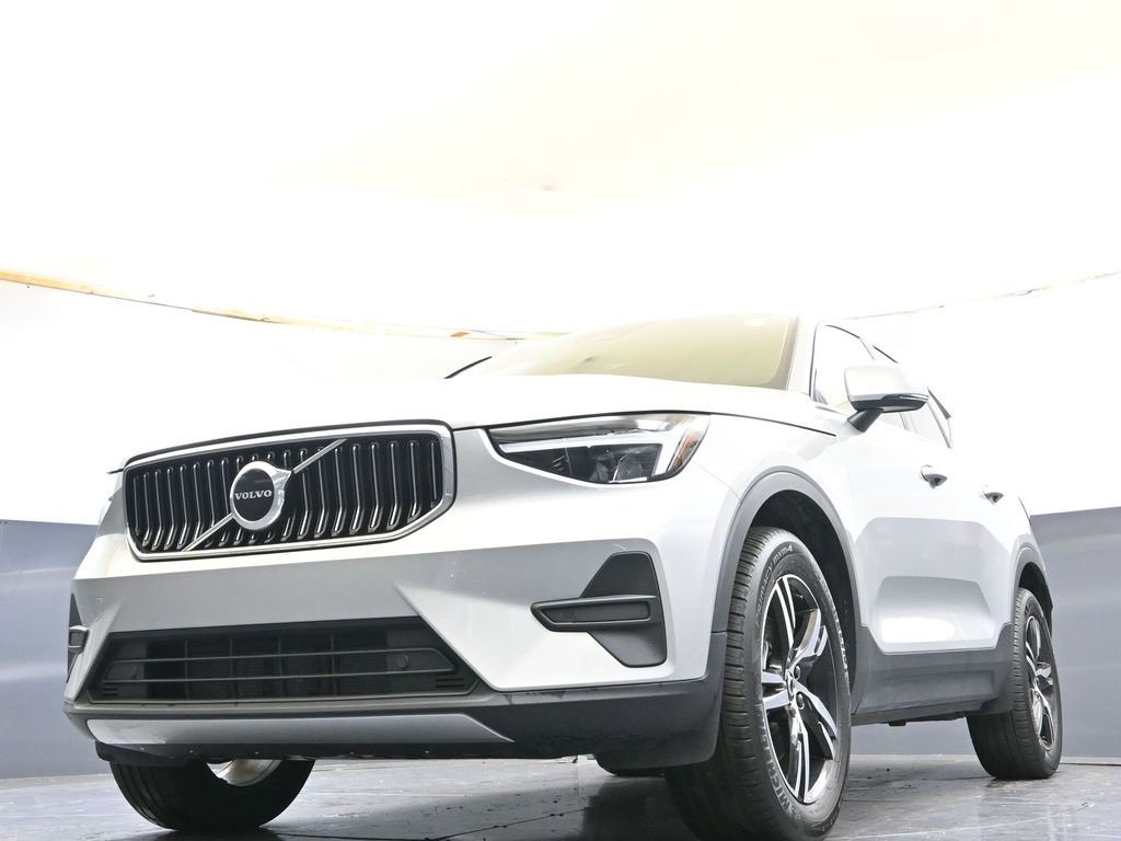 Certified 2025 Volvo XC40 B5 Core image 29