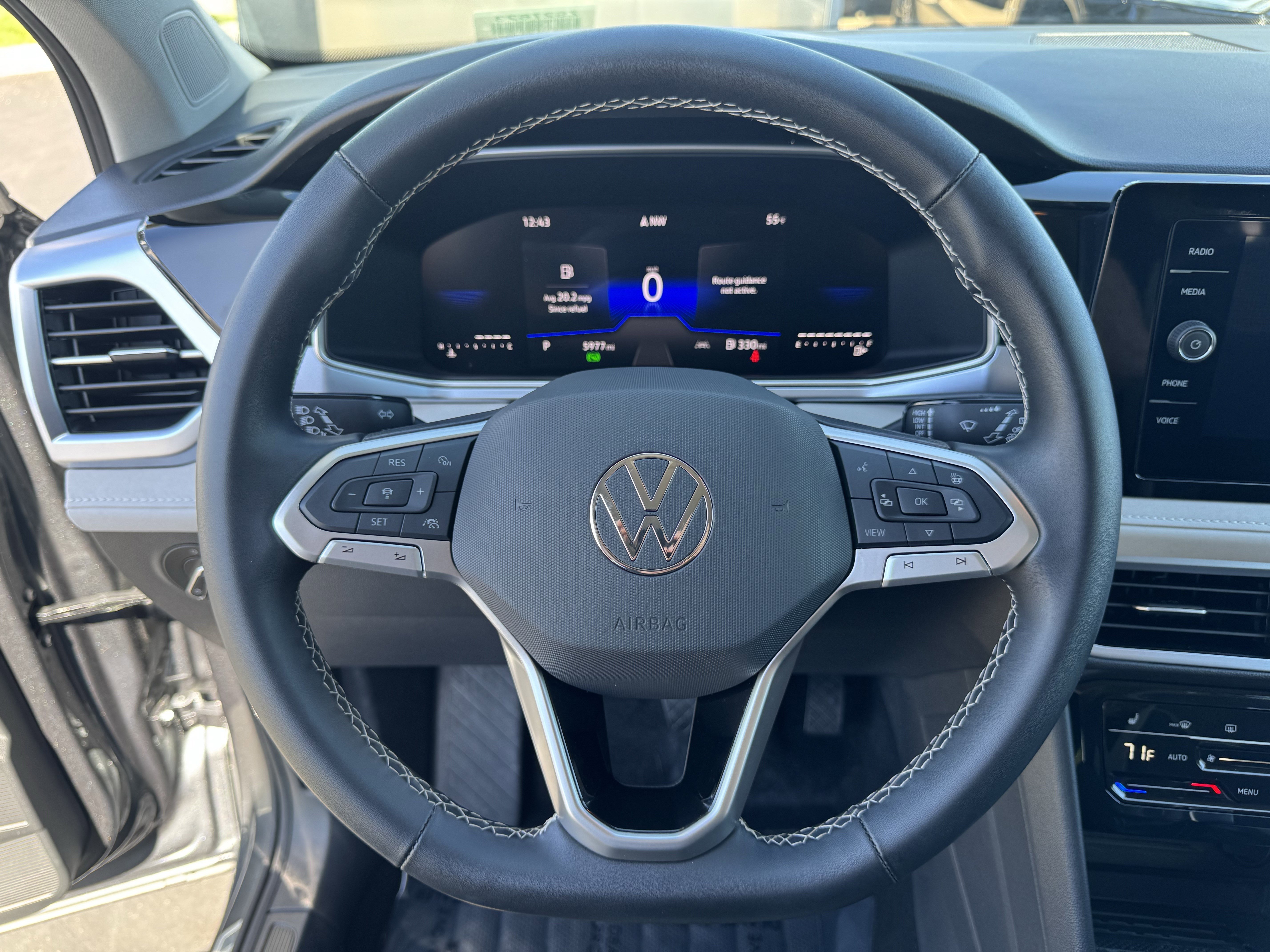 Used 2025 Volkswagen Taos SE image 20
