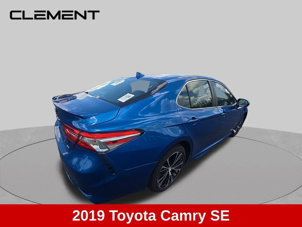 Used 2019 Toyota Camry SE FWD image 6