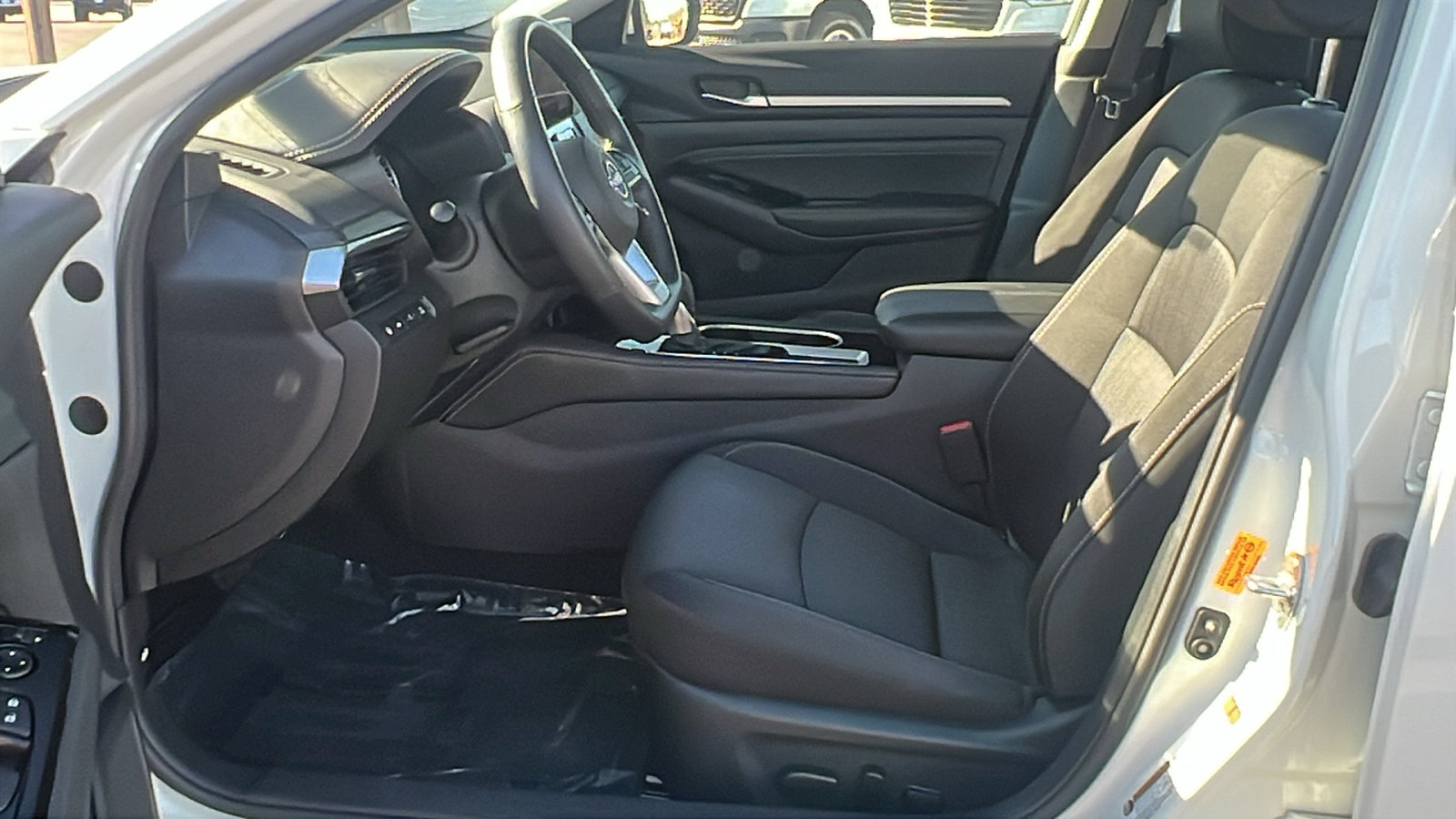 Used 2023 Nissan Altima 2.5 SV w/ SV Premium Package image 17