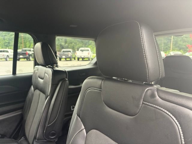 Used 2025 Jeep Grand Cherokee L Altitude RWD image 16