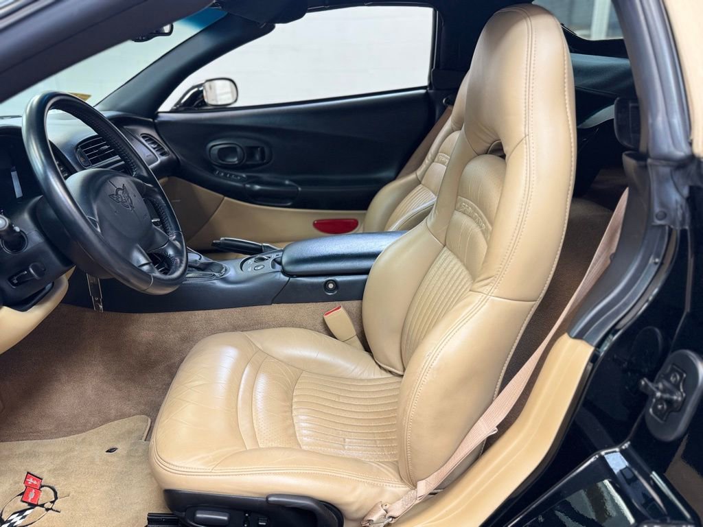 Used 2002 Chevrolet Corvette Convertible w/ Preferred Equipment Group2 RWD image 12