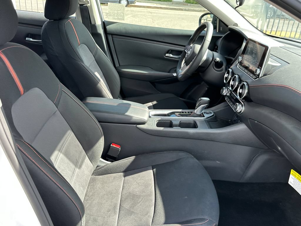Used 2025 Nissan Sentra SR FWD image 15
