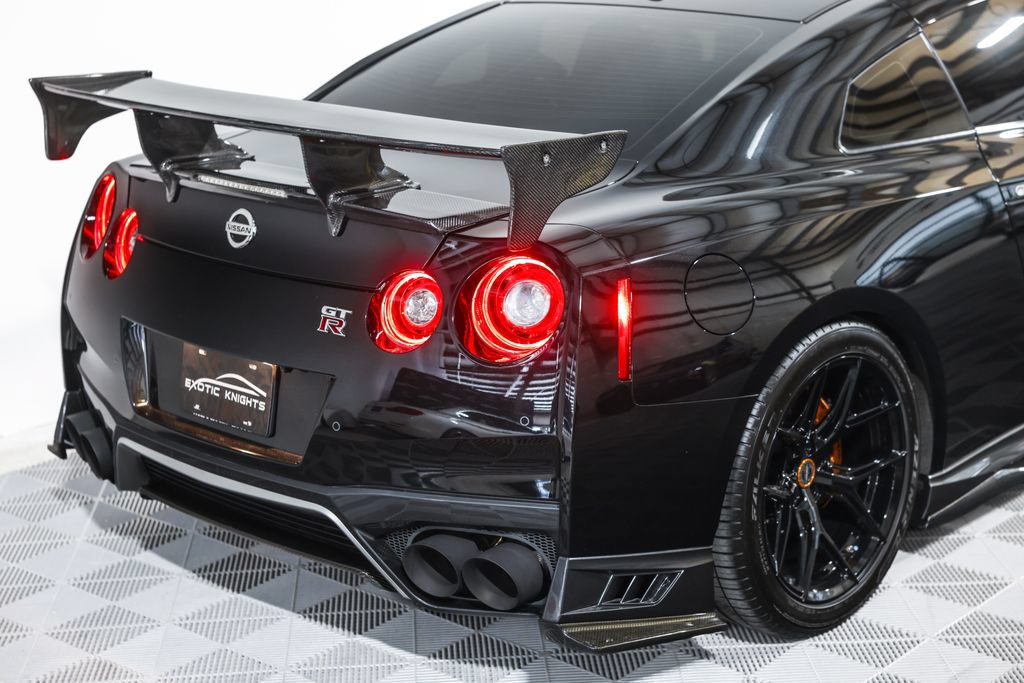 Used 2017 Nissan GT-R Premium AWD/4WD image 10