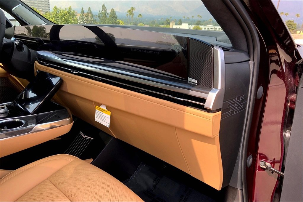 New 2025 Cadillac Escalade IQ Sport 2 w/ LPO, ONYX Package image 30
