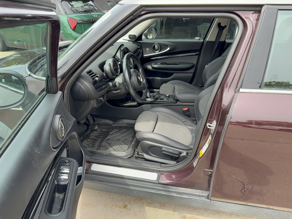 Used 2016 MINI Cooper Clubman FWD image 5