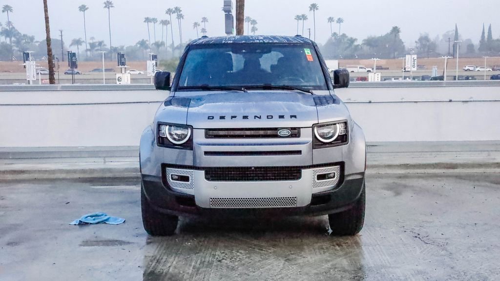 Used 2023 Land Rover Defender 90 S image 3