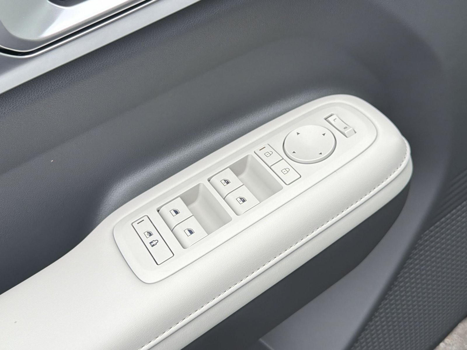 New 2026 Hyundai Santa Fe SEL FWD image 15