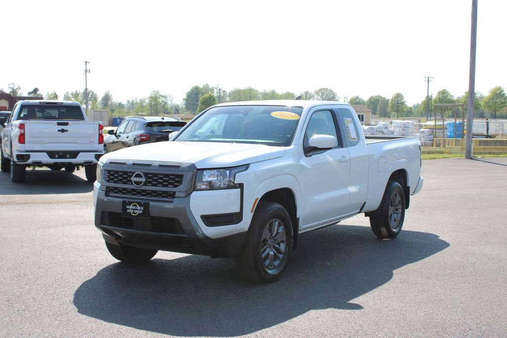 Used 2025 Nissan Frontier SV image 4