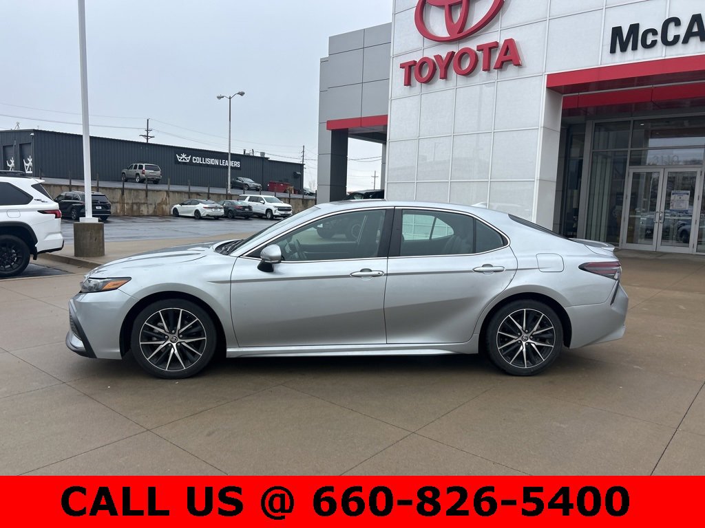 Used 2023 Toyota Camry SE image 7