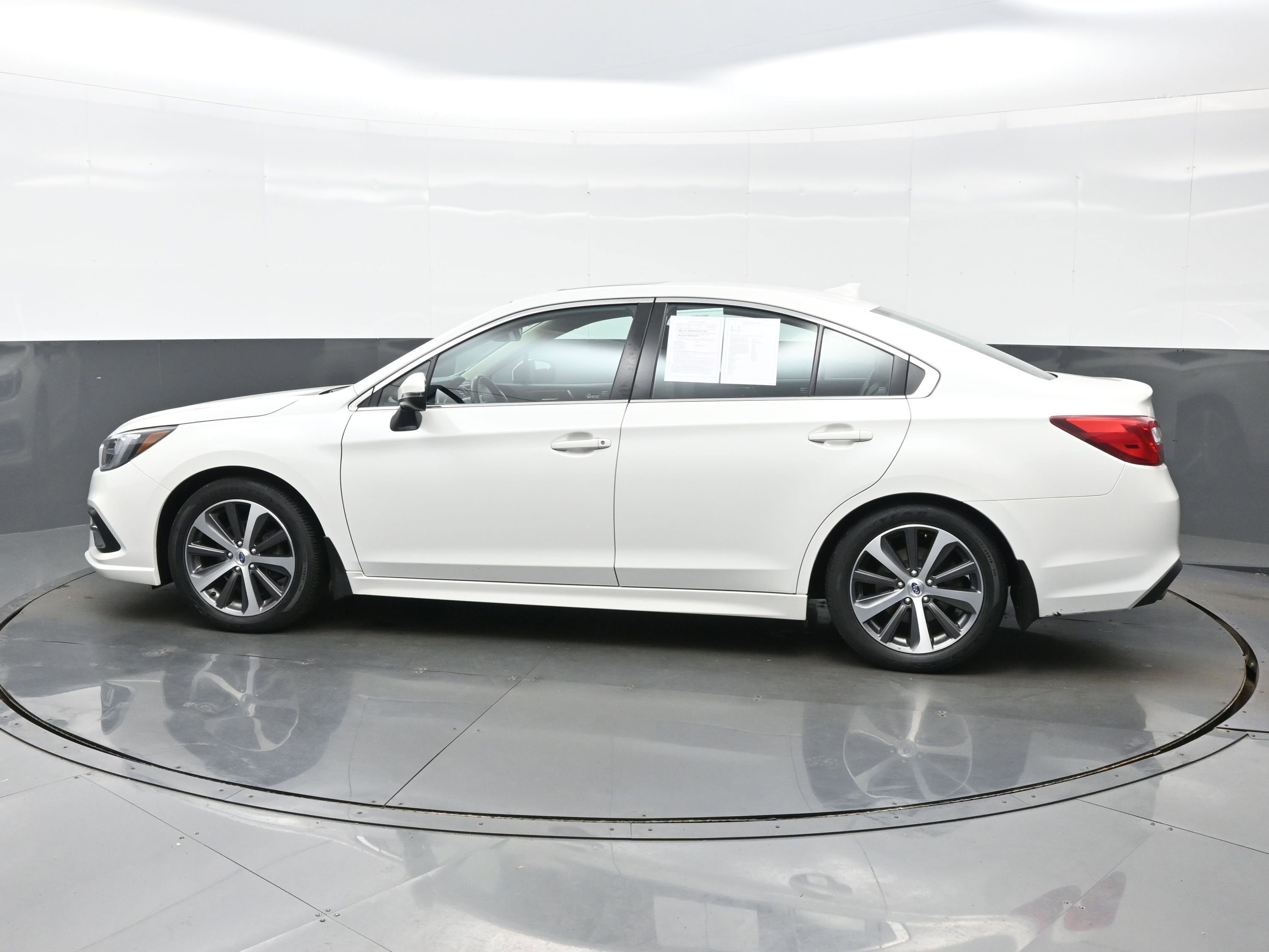 Used 2018 Subaru Legacy 2.5i Limited AWD/4WD image 3