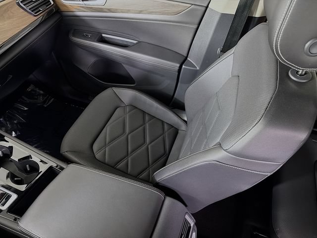 Used 2024 Volkswagen Atlas SE FWD image 25