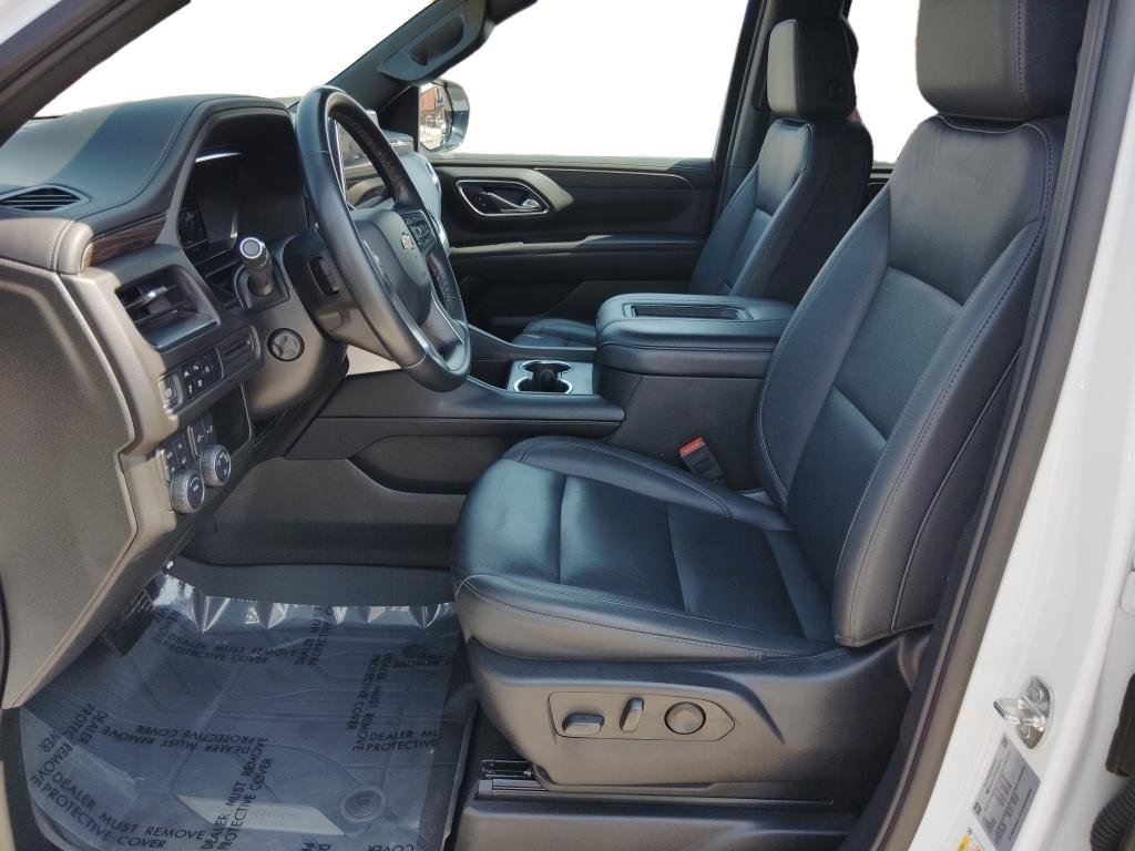 Used 2024 Chevrolet Suburban LT w/ Luxury Package AWD/4WD image 15