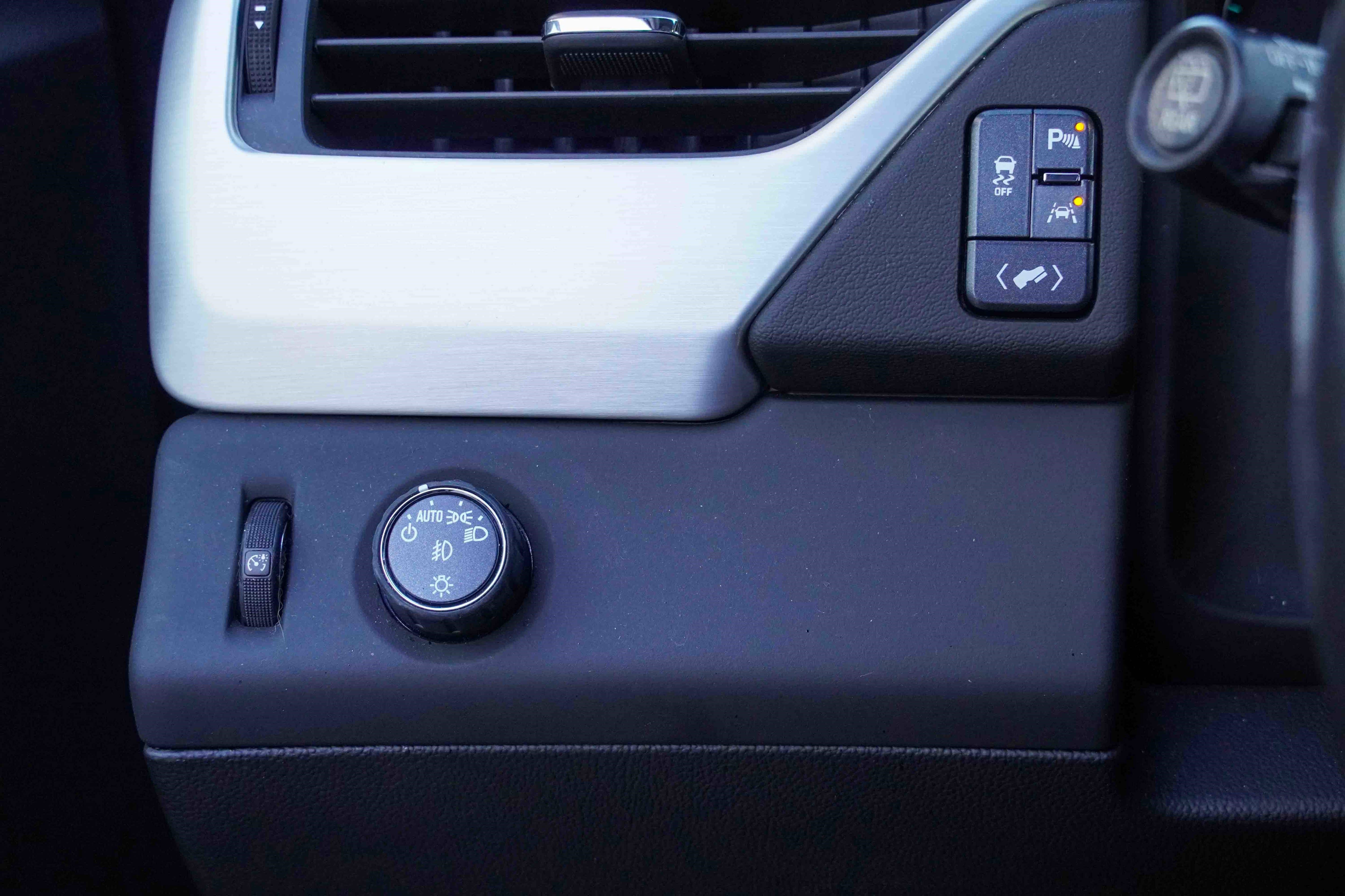 Used 2018 GMC Yukon XL SLT w/ Open Road Package image 17