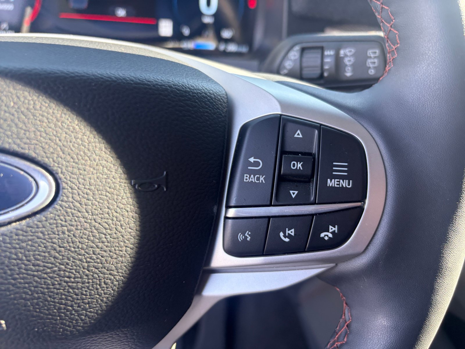 Used 2025 Ford Explorer Active w/ Active Comfort Package AWD/4WD image 13