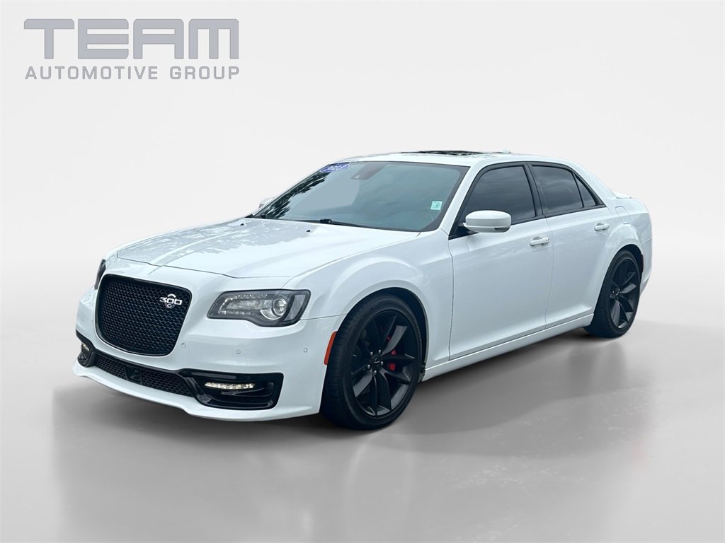 Certified 2023 Chrysler 300 C image 3