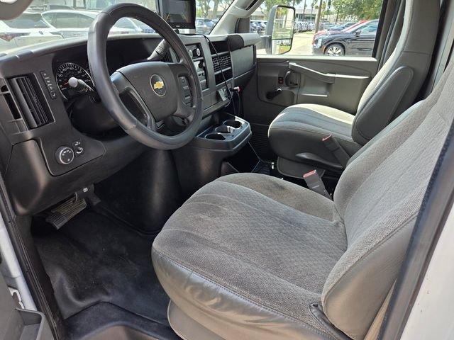Used 2016 Chevrolet Express 3500 RWD image 8