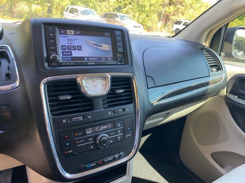 Used 2011 Chrysler Town & Country Touring-L FWD image 15