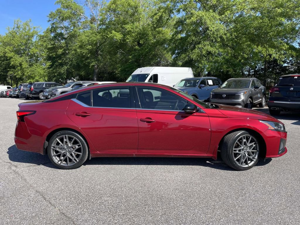 Used 2023 Nissan Altima 2.0 SR FWD image 2
