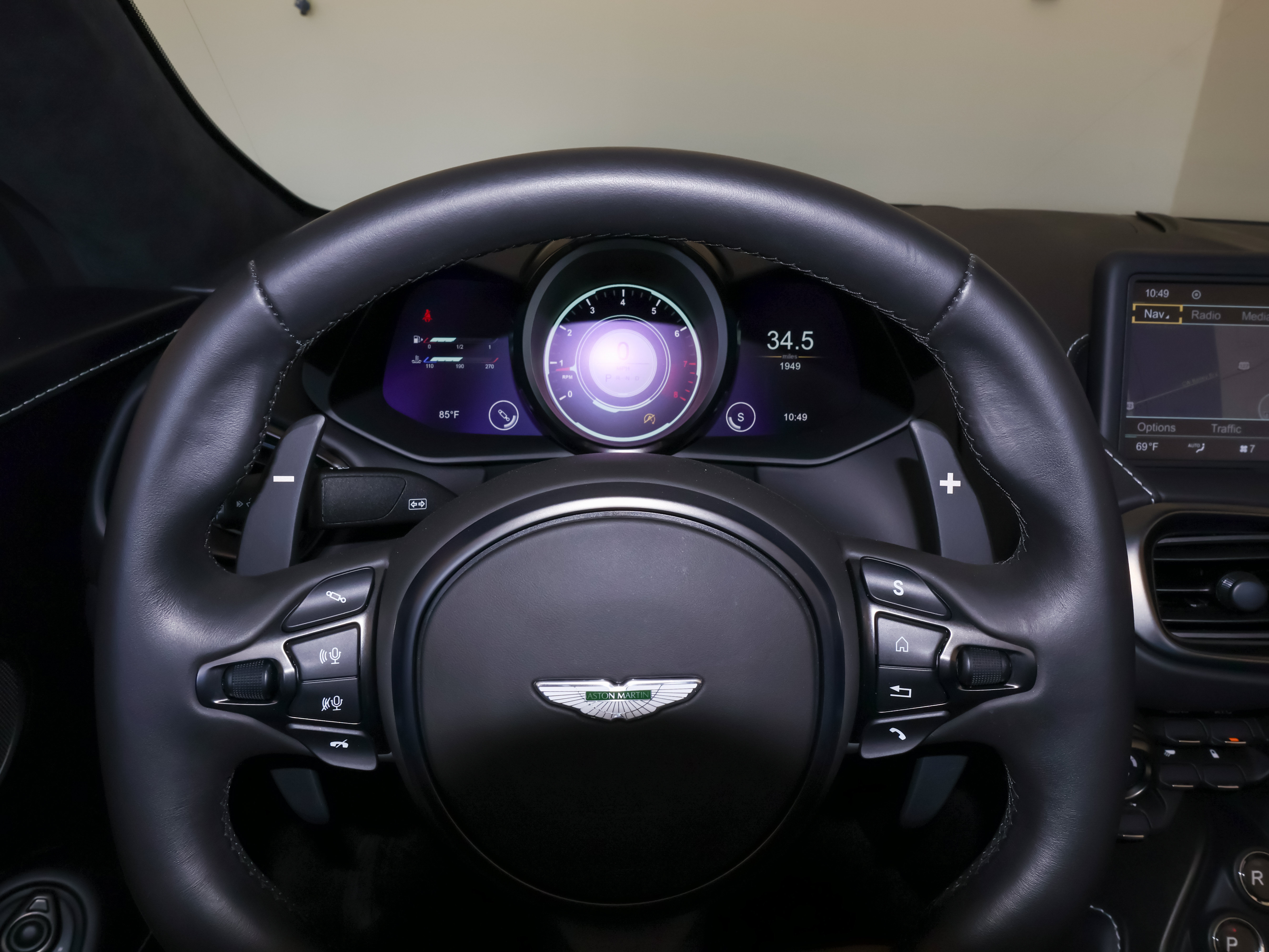 Used 2023 Aston Martin V8 Vantage Roadster RWD image 26