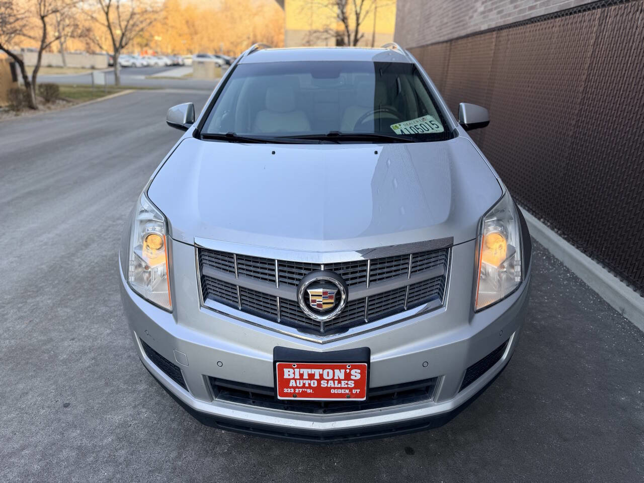 Used 2010 Cadillac SRX Luxury image 3