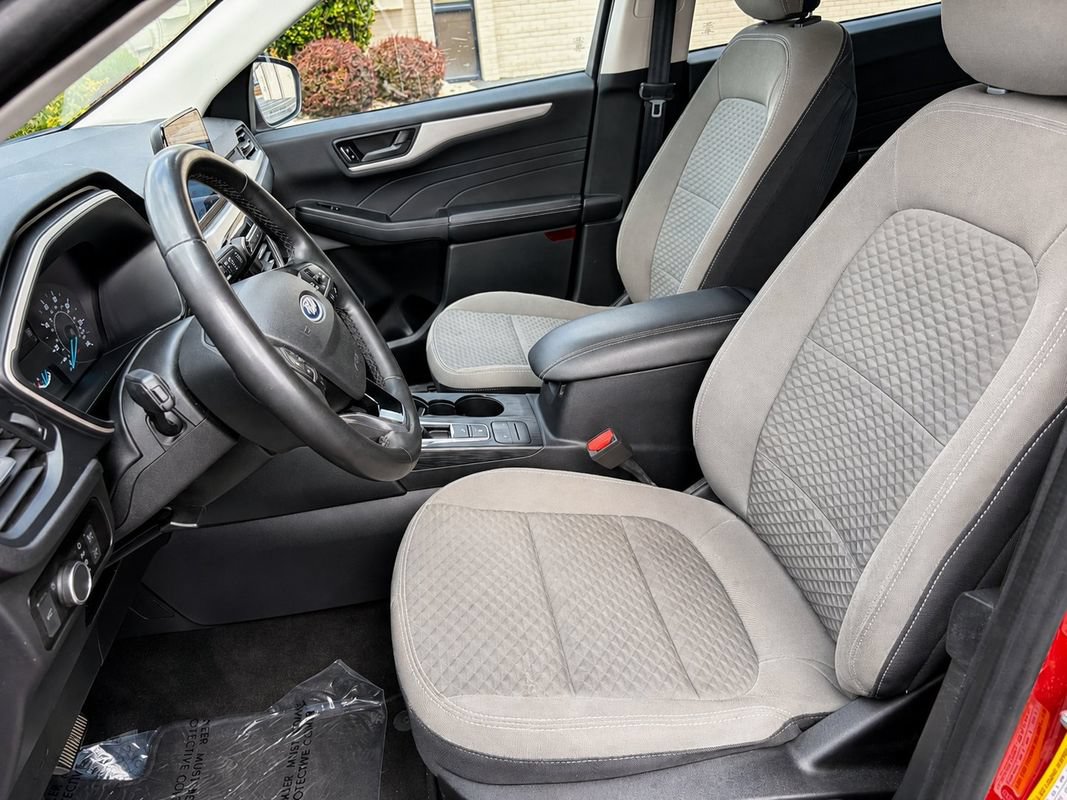 Used 2022 Ford Escape SE w/ SE Sport Appearance Package FWD image 9