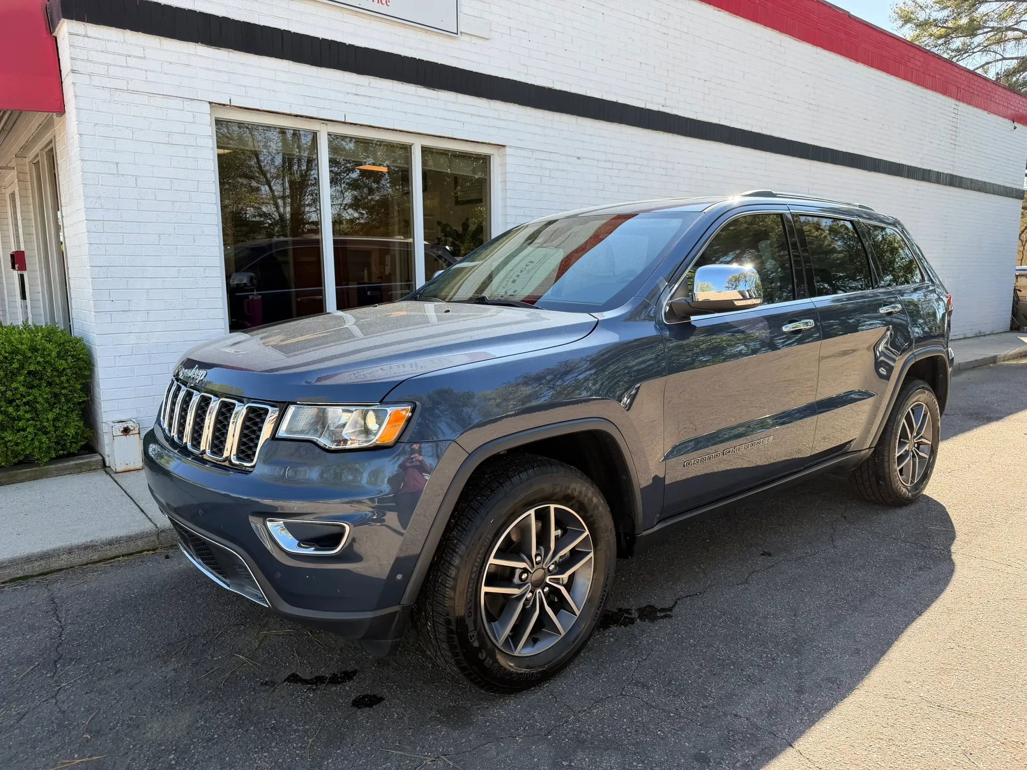 Used 2021 Jeep Grand Cherokee Limited w/ Trailer Tow Group IV RWD image 2