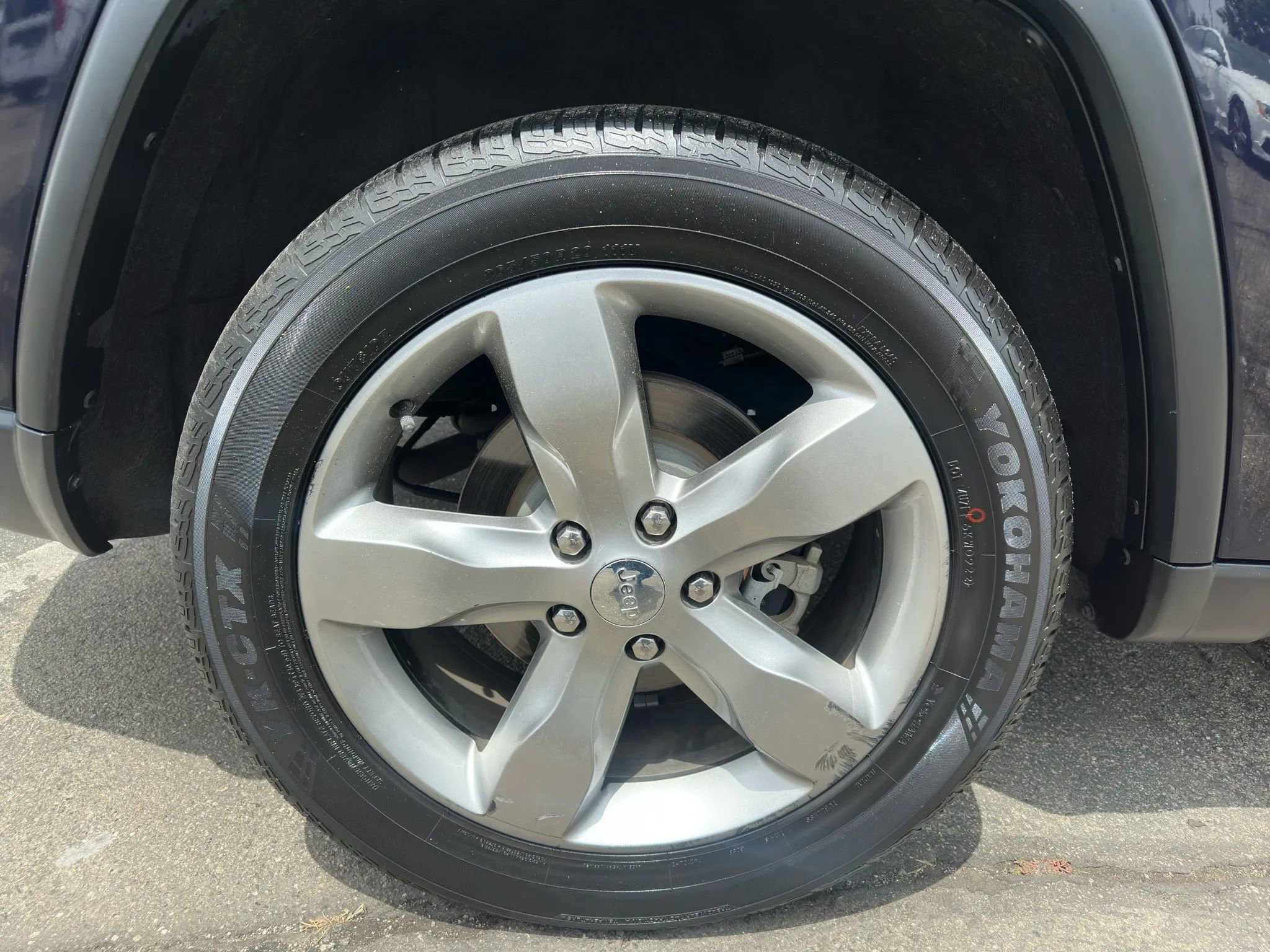 Used 2011 Jeep Grand Cherokee Overland w/ Trailer Tow Group IV image 10