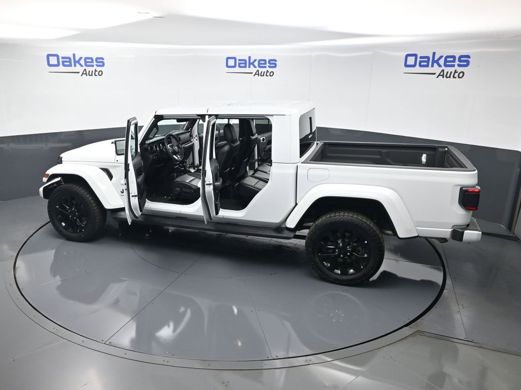 Used 2023 Jeep Gladiator Overland image 59