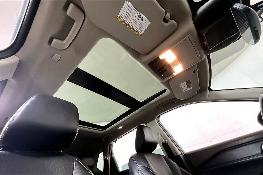 Used 2022 Nissan Rogue Platinum w/ Head-Up Display Package image 22