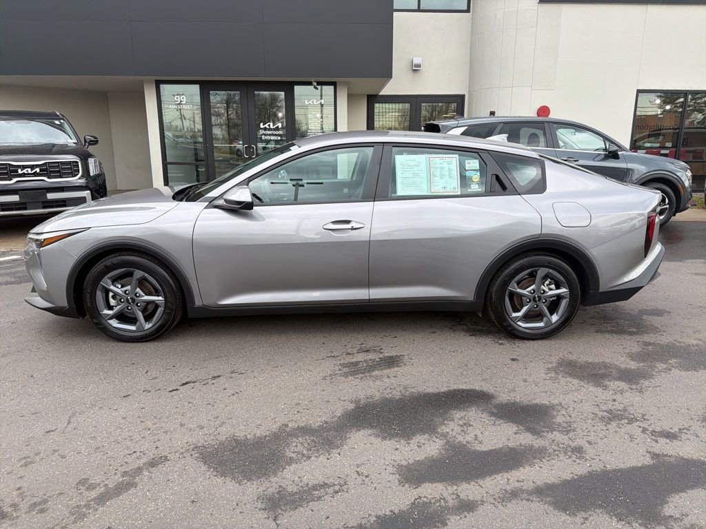 Used 2025 Kia K4 LXS image 2