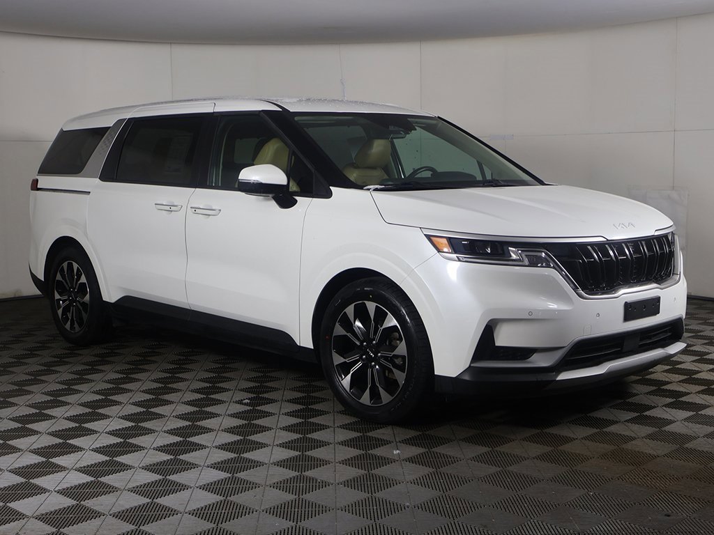 Used 2023 Kia Carnival EX image 49