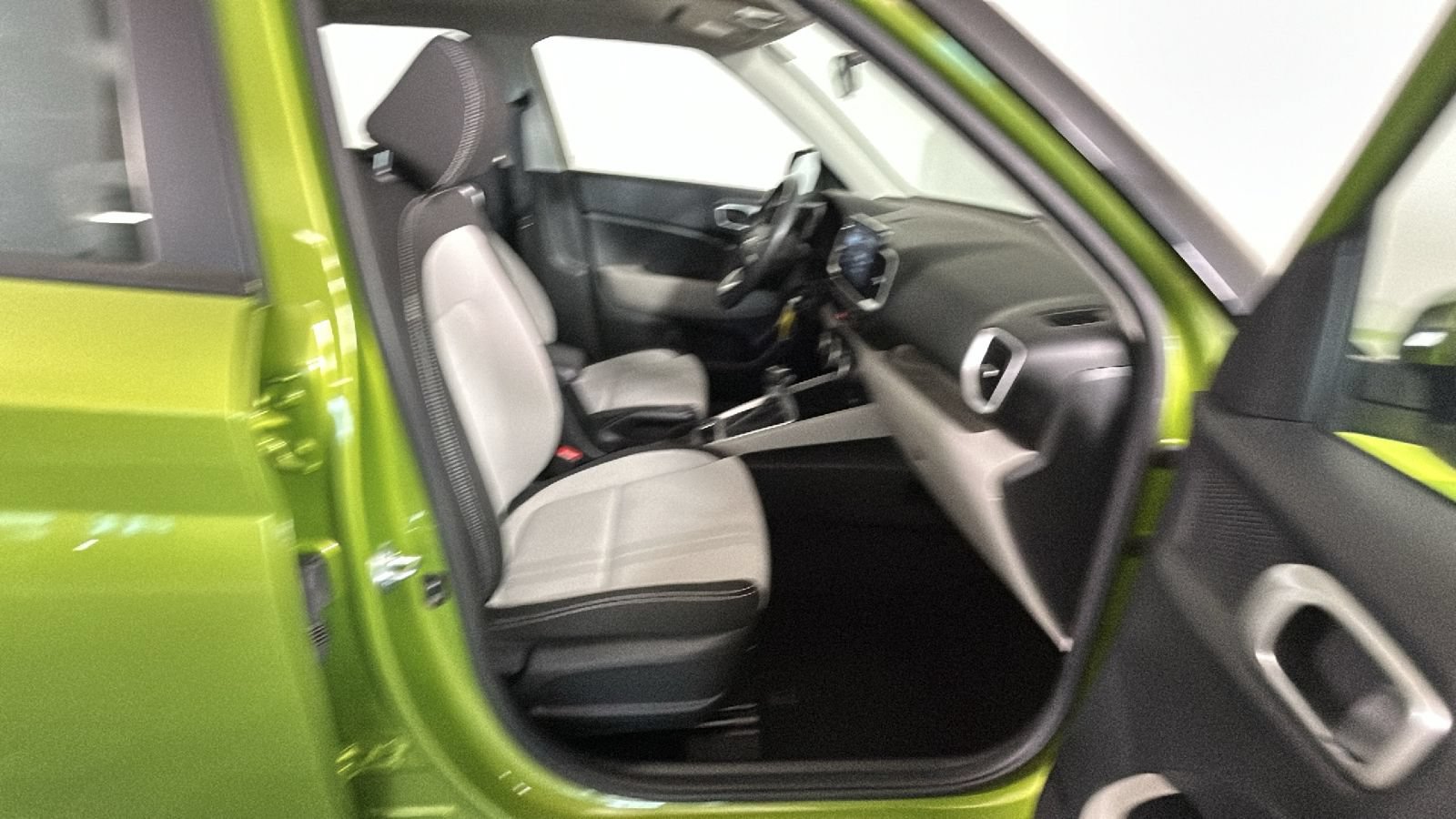 Certified 2023 Hyundai Venue SEL FWD image 35